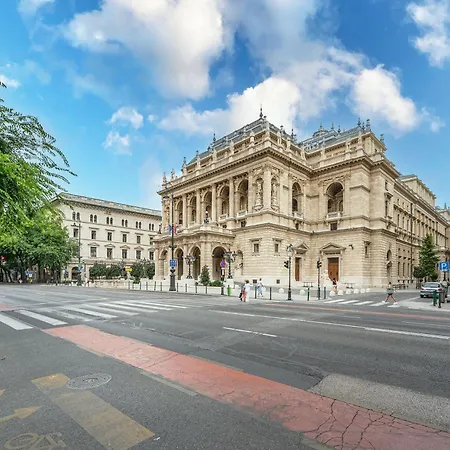 Andrassy 28, Next To Opera, Parking Budapest