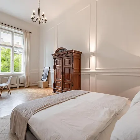 Andrassy 28, Next To Opera