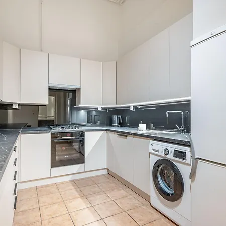 Andrassy 28, Next To Opera Будапешт